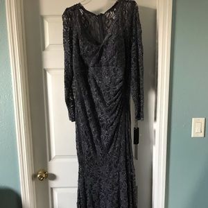 NWT XSCAPE Formal Stretchy Lace Glitter Gown